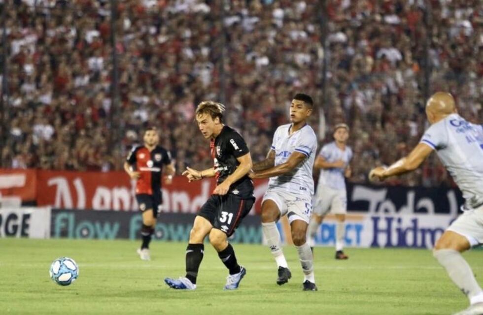 Newell's falló en las dos áreas y Godoy Cruz lo ganó en el segundo tiempo
