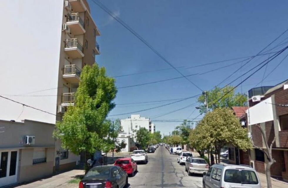 Le chocaron el auto y fueron a buscarlo para darle tres tiros