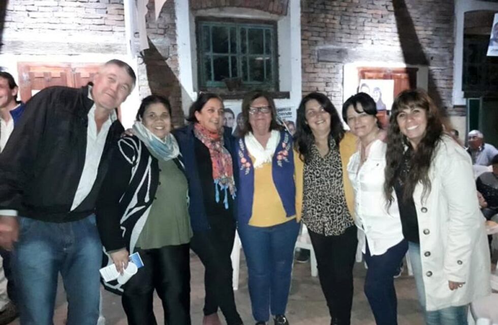 La intendenta que salió a festejar su triunfo en bicicleta y cantando a viva voz en la calle