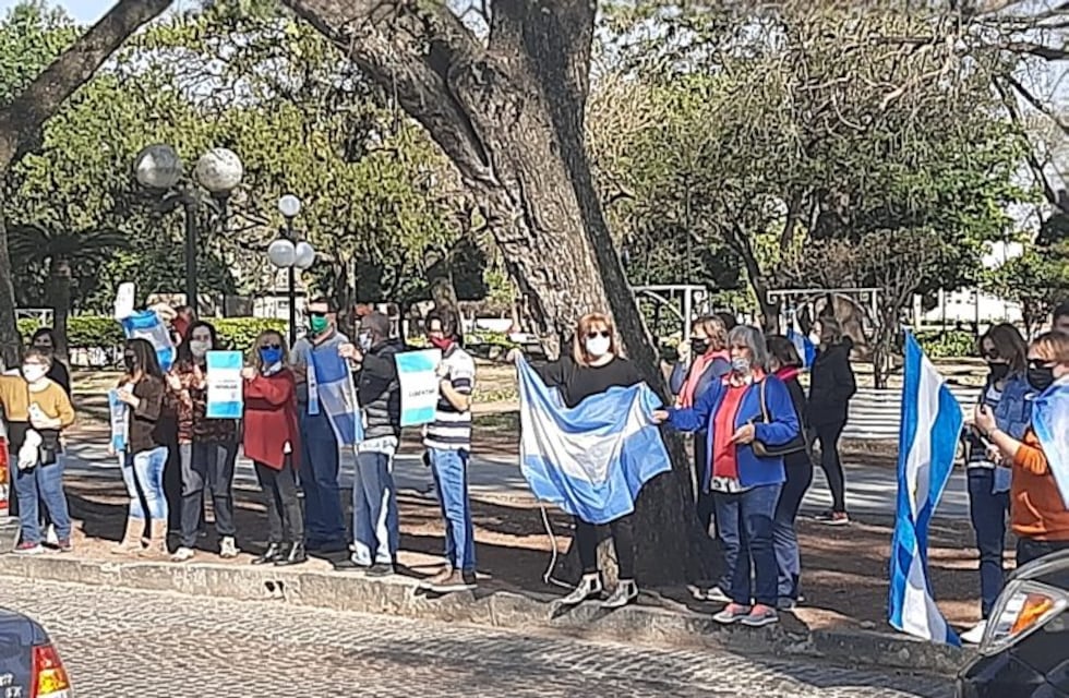 Con una ruidosa y concurrida marcha, Rafaela se sumó al #17A