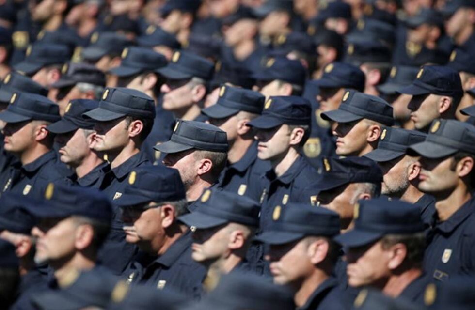 Los policías fueguinos no podrán usar su arma reglamentaria cuando están fuera de servicio