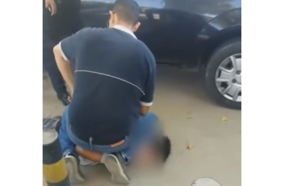 Inmovilizan a un ladrón y piden justicia por mano propia