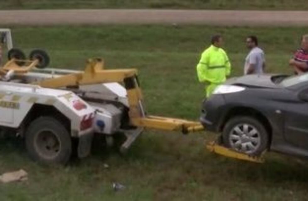 Choque entre dos autos en la autopista a Córdoba