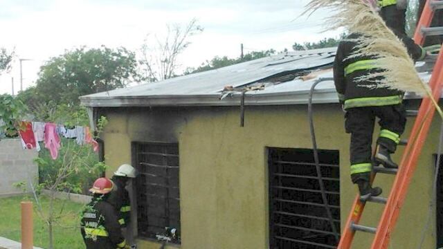 El hombre quemu00f3 la casa. Estaban su esposa y los dos hijos de la pareja.