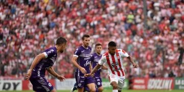 San Martín empató frente a Villa Dálmine y accedió a las semifinales del reducido\u002E