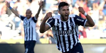 Nueve goles en la última Superliga, 19 con la Albiazul, y un golazo inolvidable ante Belgrano\u002E Los hinchas de Talleres ya extrañan a Bustos\u002E