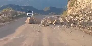 derrumbes, cortaron un tramo de la ruta 75