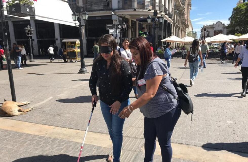 Invitan a los salteños a experimentar cómo es ser ciego en la ciudad