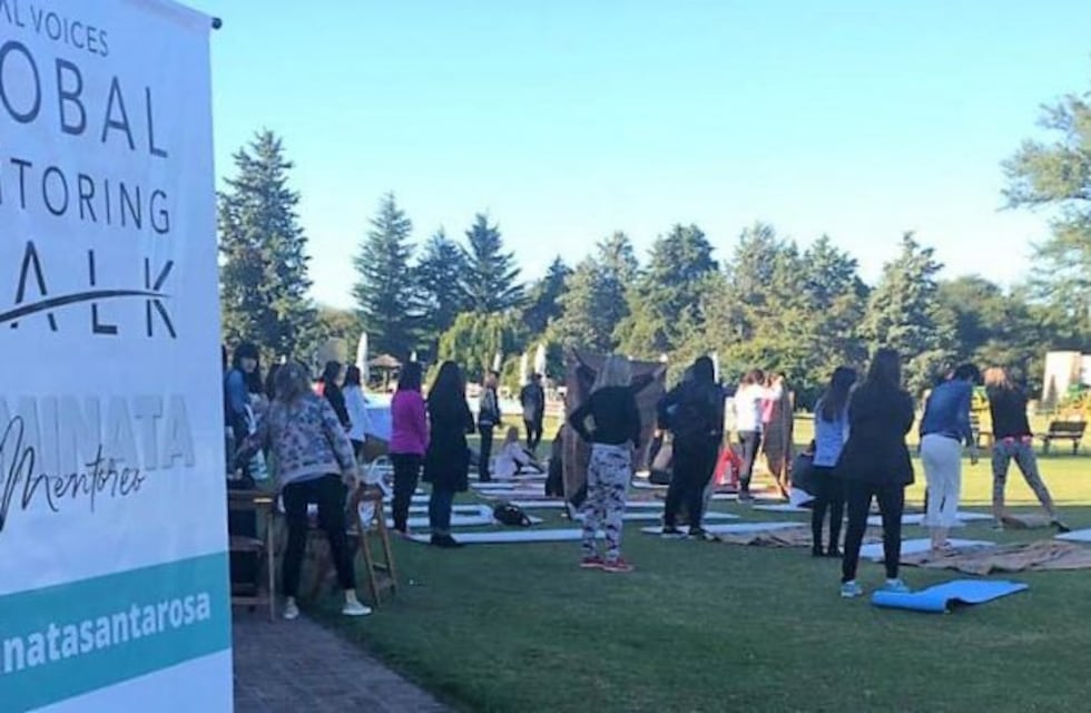 Caminata de mentoreo para resaltar el valor del liderazgo de las mujeres