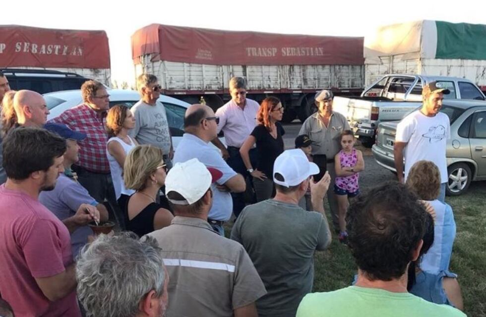Convocan a un tractorazo para llegar hasta el Monumento a la Bandera