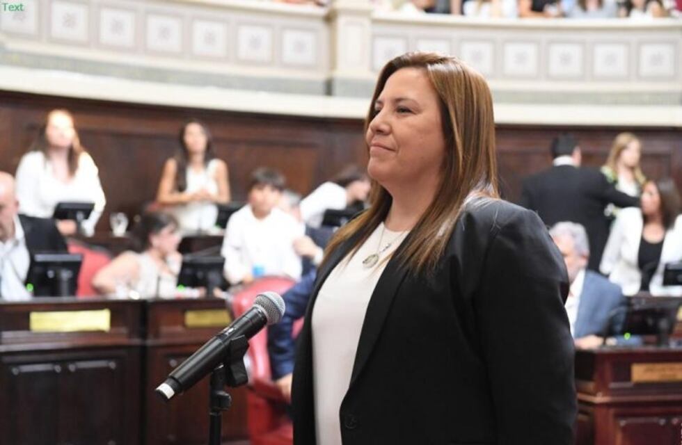 Lucrecia Egger juró como senadora bonaerense