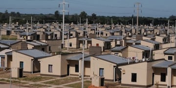 Un adjudicatario que recibió su casa del IPVDU quiso venderla por Facebook: dejaron sin efecto el otorgamiento