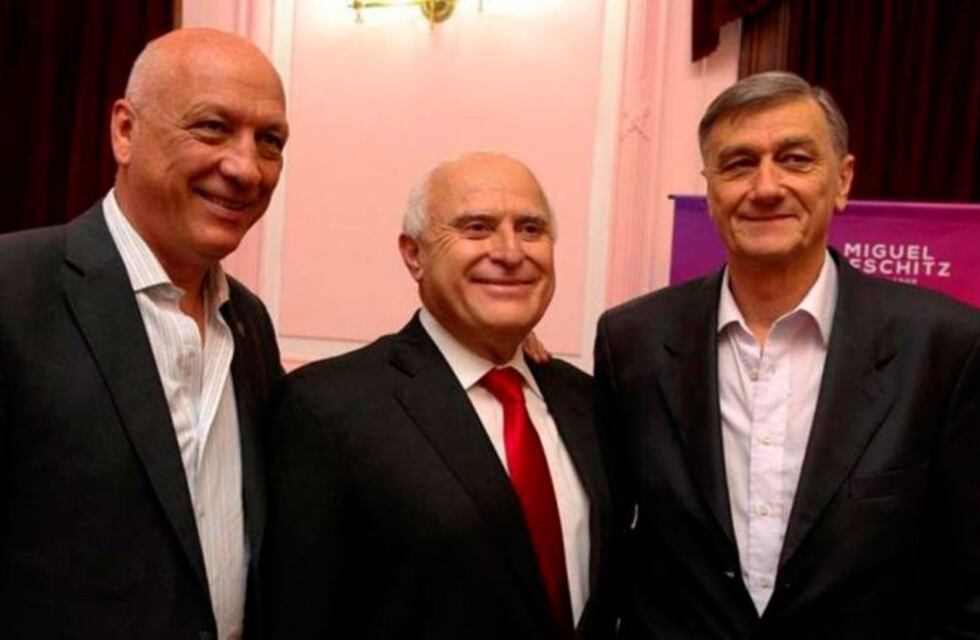 Compañeros y adversarios políticos despidieron a Binner