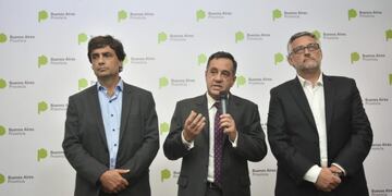 DYN44, BUENOS AIRES 28/03/2017, CONFERENCIA DE PRENSA EN EL MARCO DE LA NEGOCIACIu00d3N PARITARIA DOCENTE. DE LOS LOS MINISTROS DE TRABAJO, MARCELO VILLEGAS; DE EDUCACIu00d3N, ALEJANDRO FINOCCHIARO, Y DE ECONOMu00cdA, HERNu00c1N LACUNZA.FOTO:DYN/TONY GOMEZ. provincia de buenos aires marcelo villegas alejandro finocchiaro hernan lacunza conflicto docente en la provincia de buenos aires negociacion paritaria docente