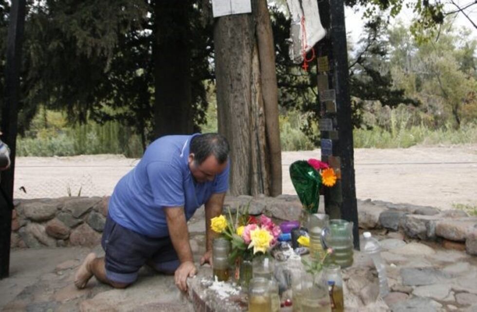El mendocino que hizo todo el Vía Crucis de rodillas por una promesa