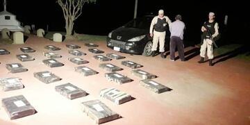 Detuvieron a un narco e incautaron casi 400 kilos de marihuana en Paso de la Patria\u002E (Foto: Época)