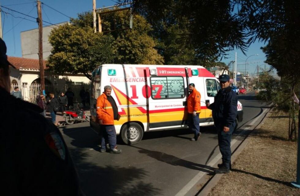 Tragedia en Córdoba: un motociclista murió tras chocar de lleno contra un poste