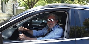 Anibal Fernández saliendo de la Gobernación de la provincia de Buenos Aires (Foto: Clarín)