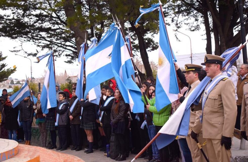 El intendente participó de diversos actos por el día de la bandera