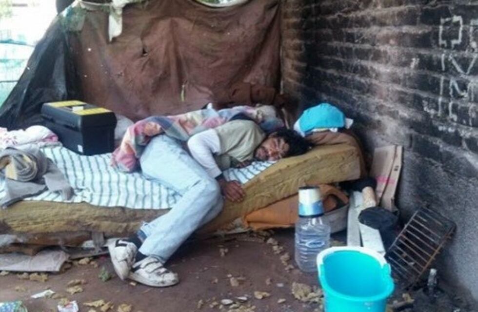 Volvieron a internar al indigente que fue prendido fuego