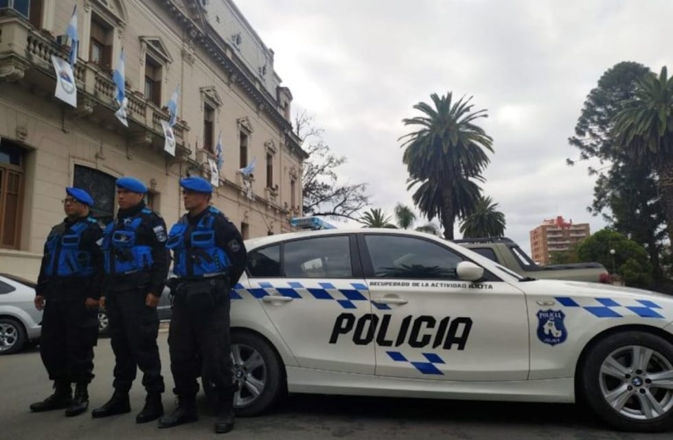 Un potente y veloz BMW patrulla las calles de San Salvador de Jujuy