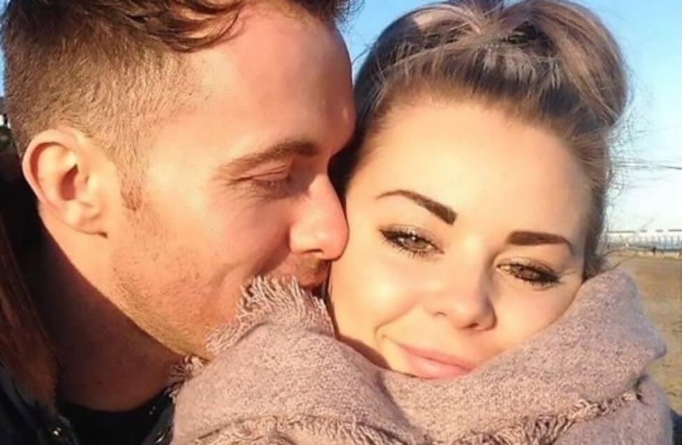 Una mujer murió durante una cirugía estética tras comprar su anillo de compromiso