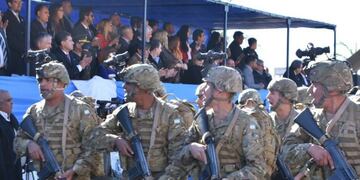 Acto y desfile civico 25 de mayo - La Rioja