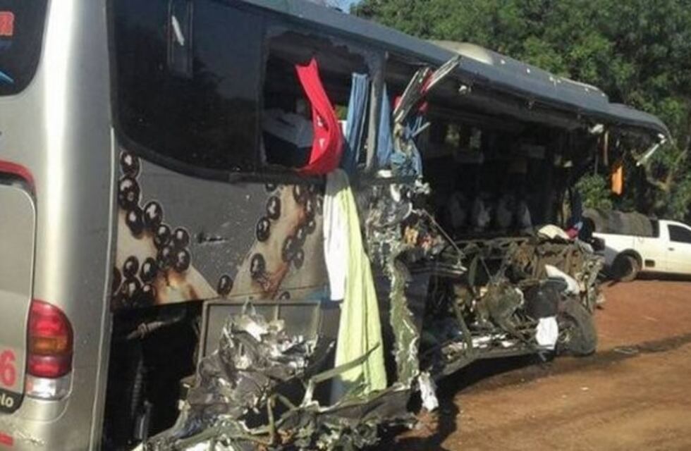 Un choque deja 20 muertos y 15 heridos en el sur de Brasil
