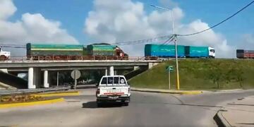 Gran cantidad de camiones aguardan para descargar en la región\u002E