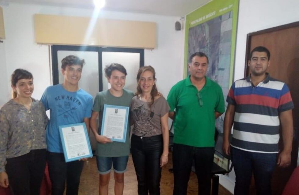 Anisacate homenajeó a dos jóvenes deportistas de la ciudad