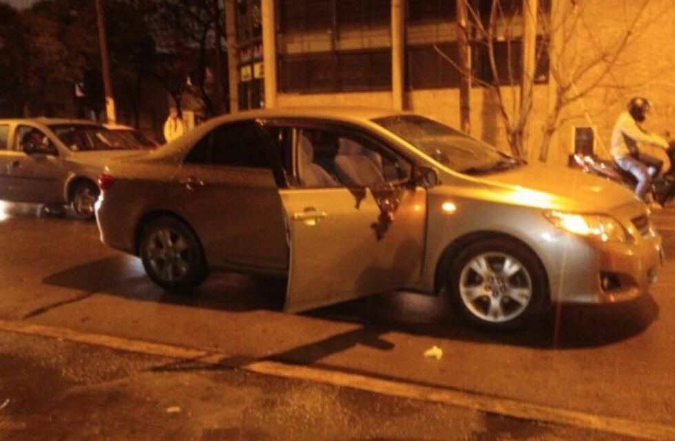 Familia fue atacada a balazos en un semáforo para quitarles dinero