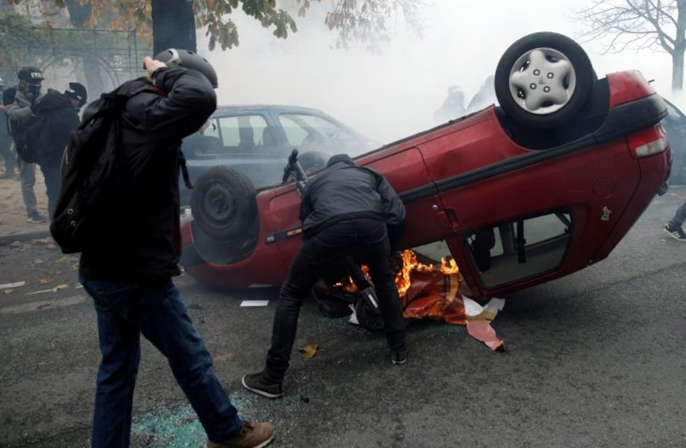 Francia: los "chalecos amarillos" protagonizaron violentos incidentes en París