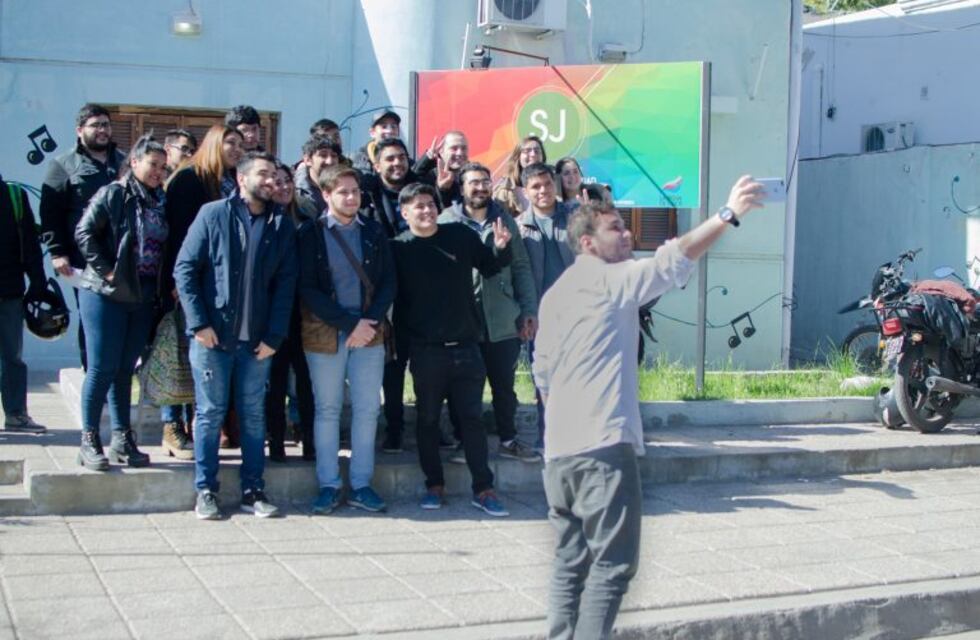 Reunión con estudiantes universitarios