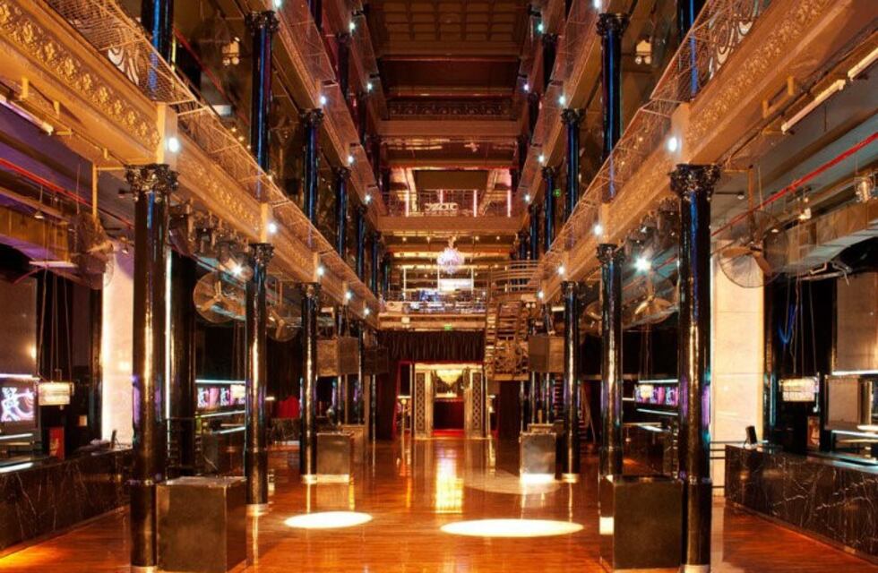 Murió un hombre al descompensarse en un boliche bailable del centro porteño que reabría tras un año