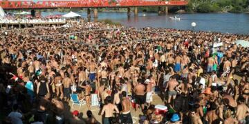 BALNEARIO PÚBLICO\nCrédito: Vía país