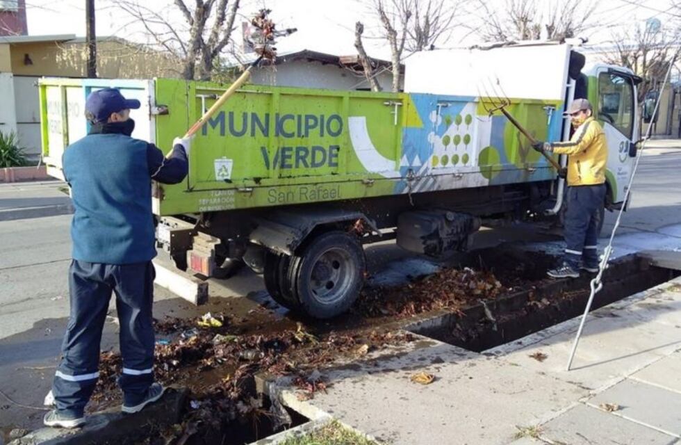 Comenzó la temporada de riego y piden a los vecinos mantener la limpieza de las acequias