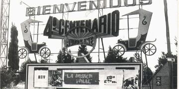 El Autocine Cuarto Centenario, inaugurado en Córdoba en el año 1973\u002E