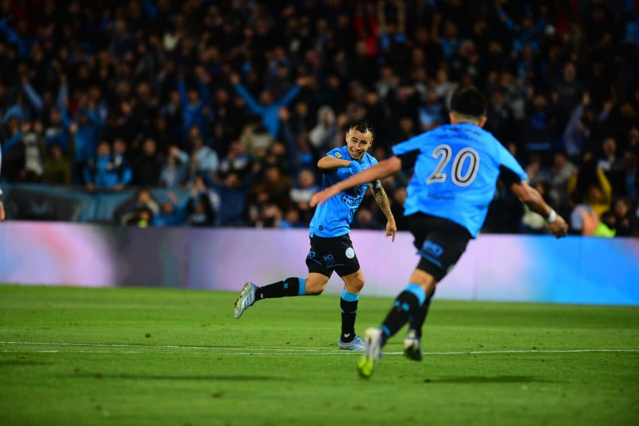 Los Zelarayán se unieron en el 3-0 de Belgrano. Pase de Gonzalo, y gol del Chino en Alberdi ante Newell's. (Javier Ferreyra / La Voz)