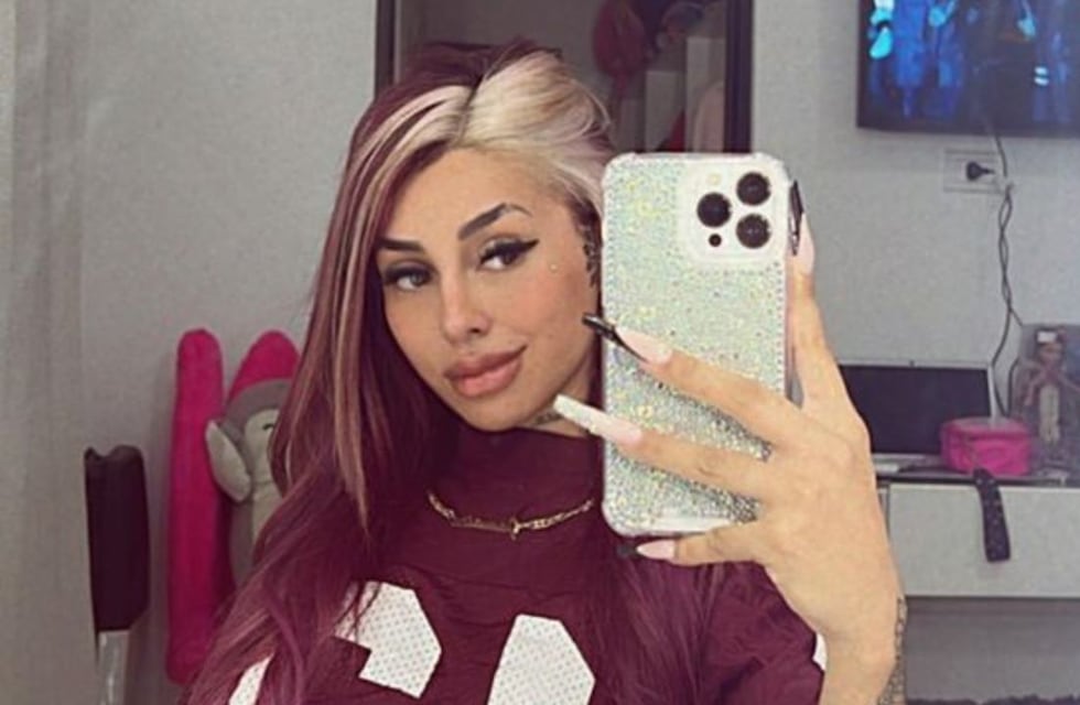 En ropa interior y desde su cama, Tamara Báez hizo subir la temperatura con una foto en  blanco y negro