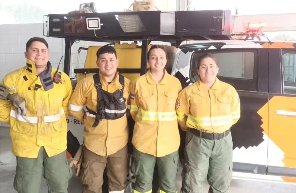 4 bomberos de Arroyito viajan para ayudar a sofocar el incendio de Colonia