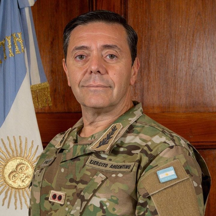 Sorpresa. El teniente general Carlos Alberto Presti reemplazará a Luis Petri en el Ministerio de Defensa. Es la primera vez en esta era democrática, que un general en actividad asume esta cartera.