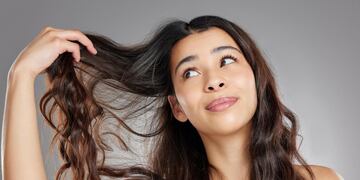 Adiós a la planchita: el truco para tener el pelo lacio perfecto y sin frizz