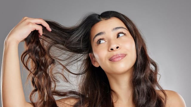 Adiós a la planchita: el truco para tener el pelo lacio perfecto y sin frizz