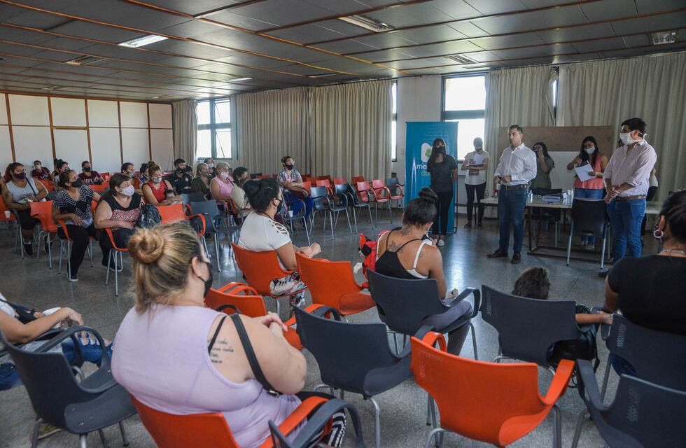 Barrios del oeste de la Ciudad fueron beneficiados por el Programa Techos