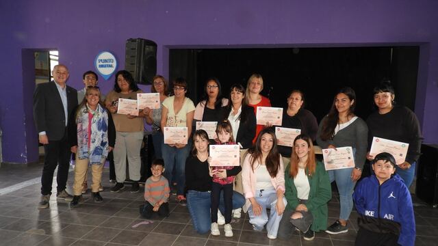 Empleo: finalizaron los cursos gratuitos de manicuría y belleza