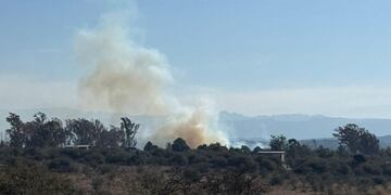 Trabajan más de 40 dotaciones de bomberos en Córdoba. (Foto: Gentileza)
