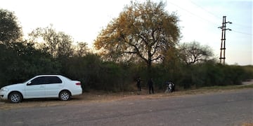 El cuerpo de una mujer de 32 años fue descubierto a unos 50 metros de un camino interno en el ingreso a  la localidad de El Piquete, en Jujuy.