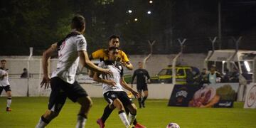 Gimnasia enfrenta a Santamarina de Tandil por la fecha 35 de la Primera Nacional / Prensa Santamarina.