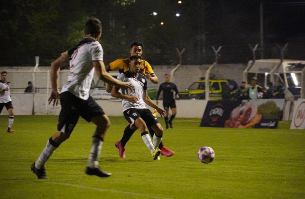 Gimnasia ganó y clasificó a octavos de final, Santamarina condenado al descenso