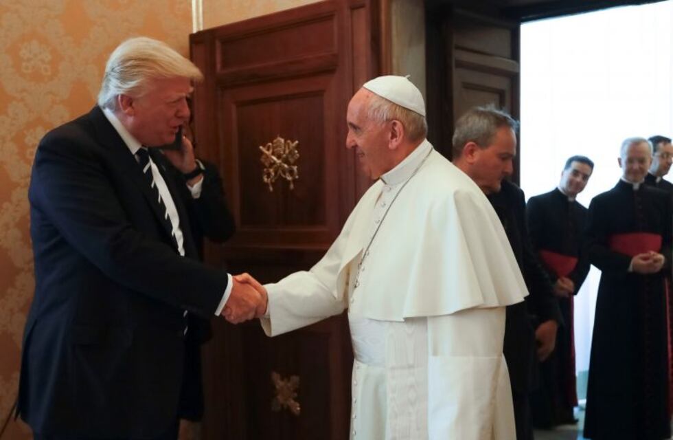 Francisco recibió a Trump  y hablaron de la necesidad de paz y del medio ambiente